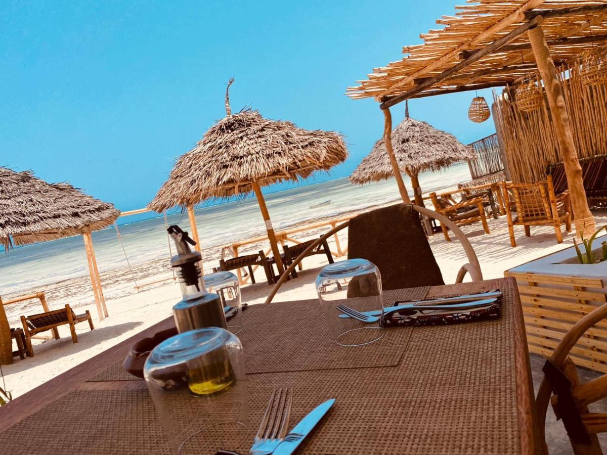 Helwas Zanzibar Beach Hotel ブウェワウ エクステリア 写真