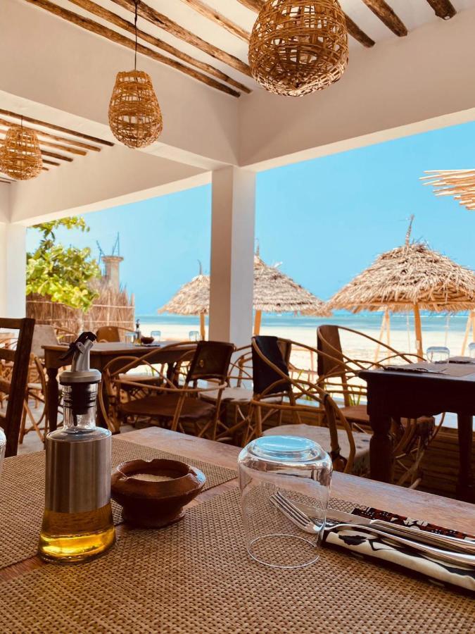 Helwas Zanzibar Beach Hotel ブウェワウ エクステリア 写真