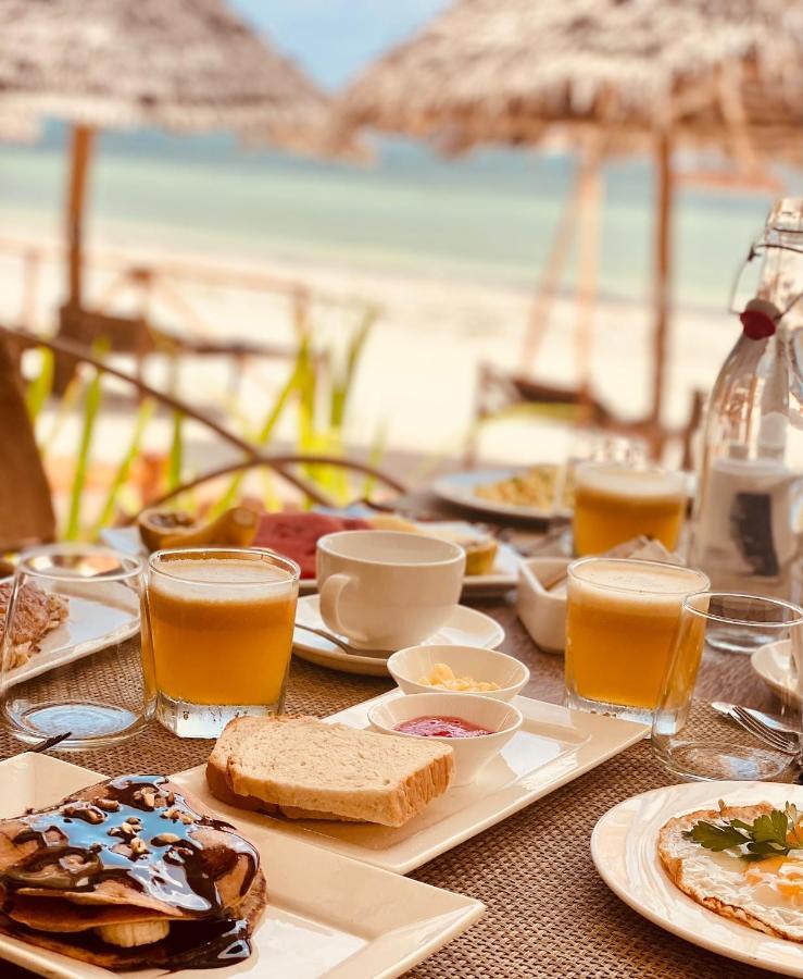 Helwas Zanzibar Beach Hotel ブウェワウ エクステリア 写真