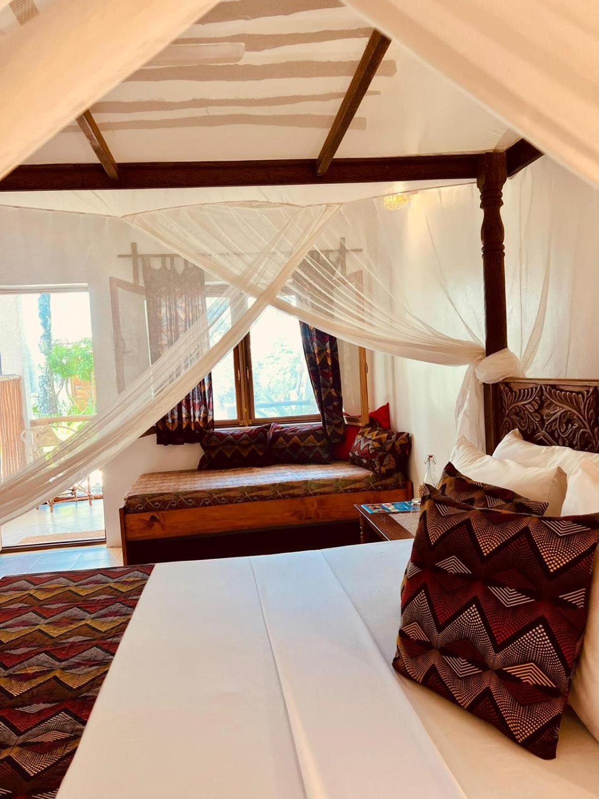 Helwas Zanzibar Beach Hotel ブウェワウ エクステリア 写真