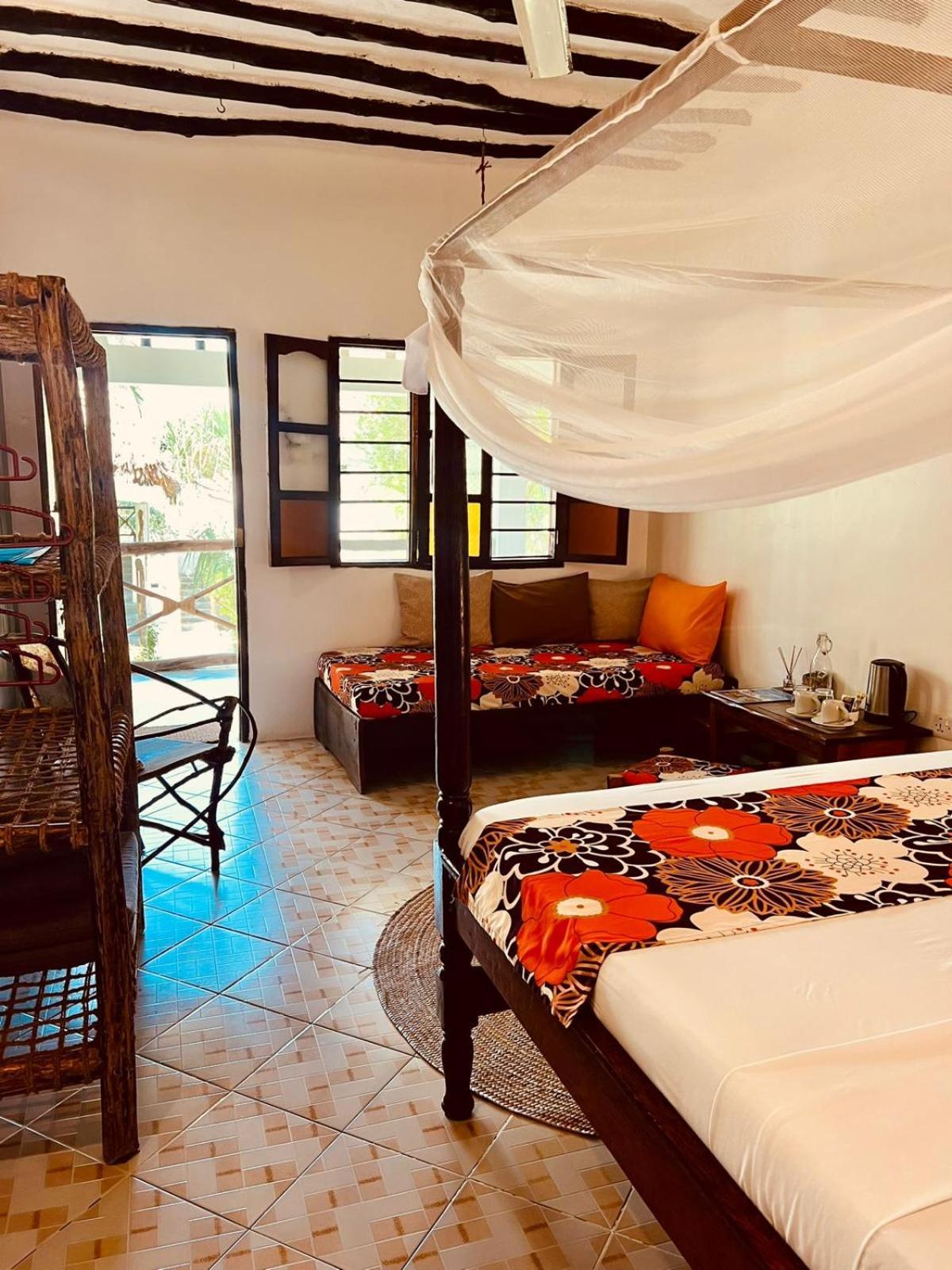 Helwas Zanzibar Beach Hotel ブウェワウ エクステリア 写真