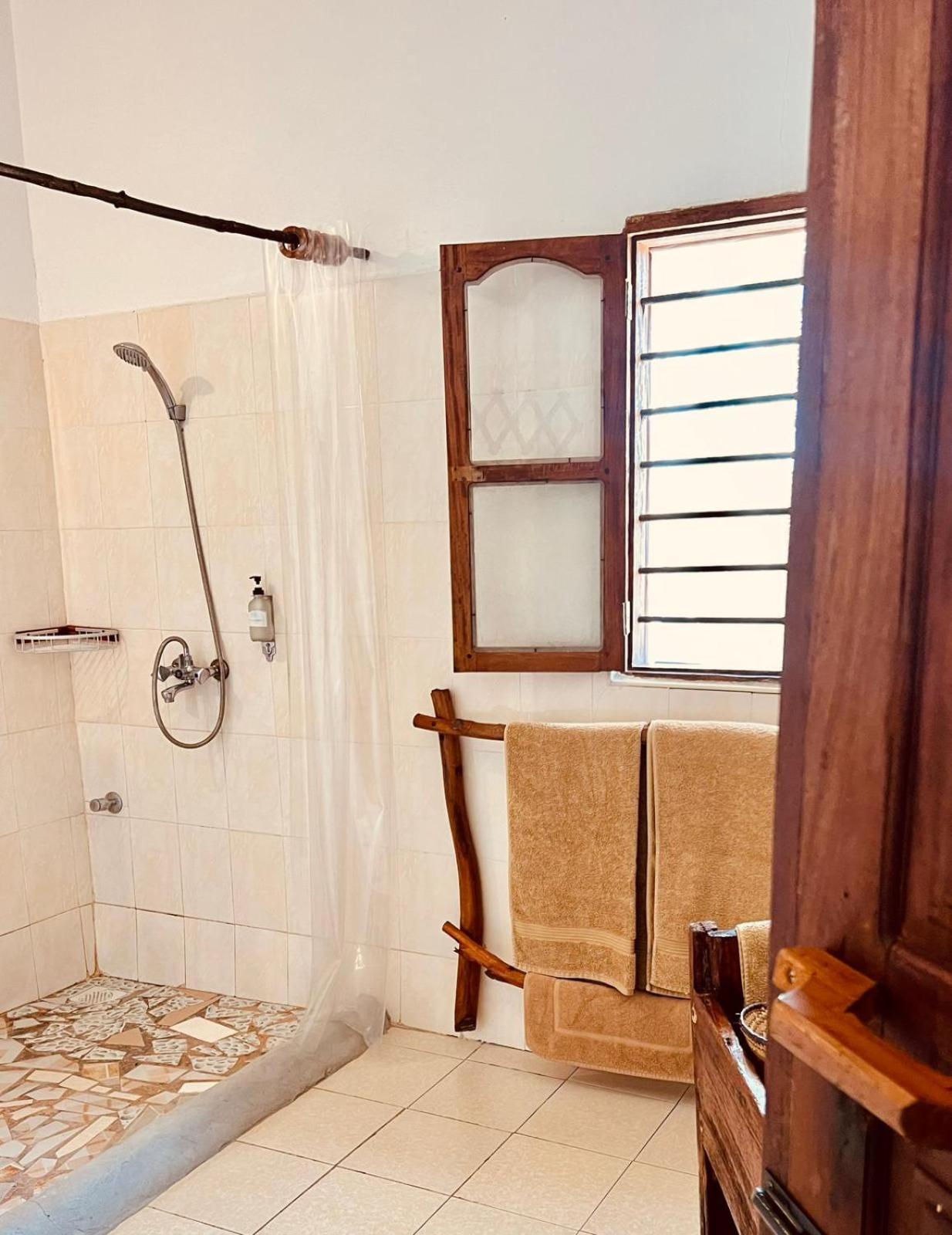 Helwas Zanzibar Beach Hotel ブウェワウ エクステリア 写真