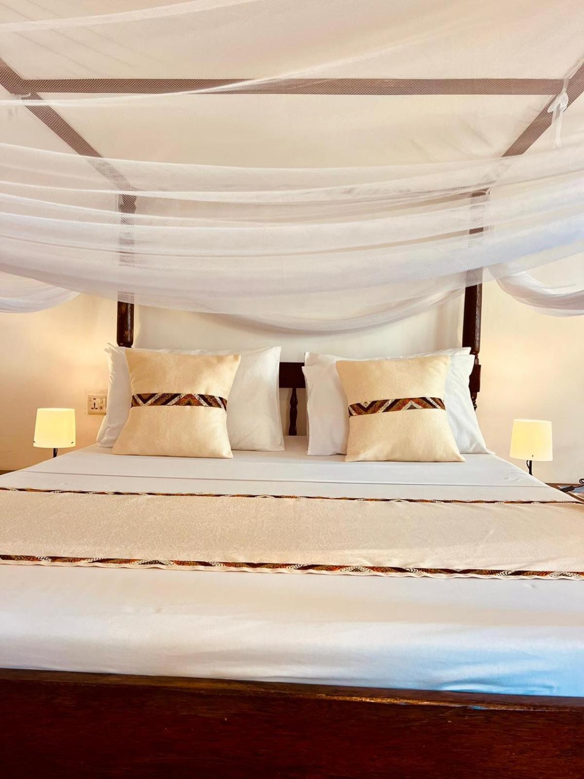 Helwas Zanzibar Beach Hotel ブウェワウ エクステリア 写真