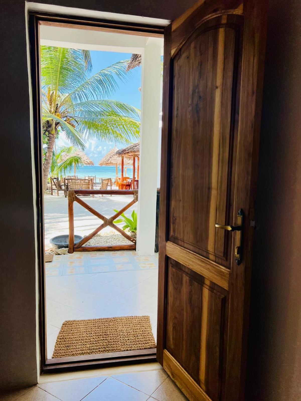 Helwas Zanzibar Beach Hotel ブウェワウ エクステリア 写真