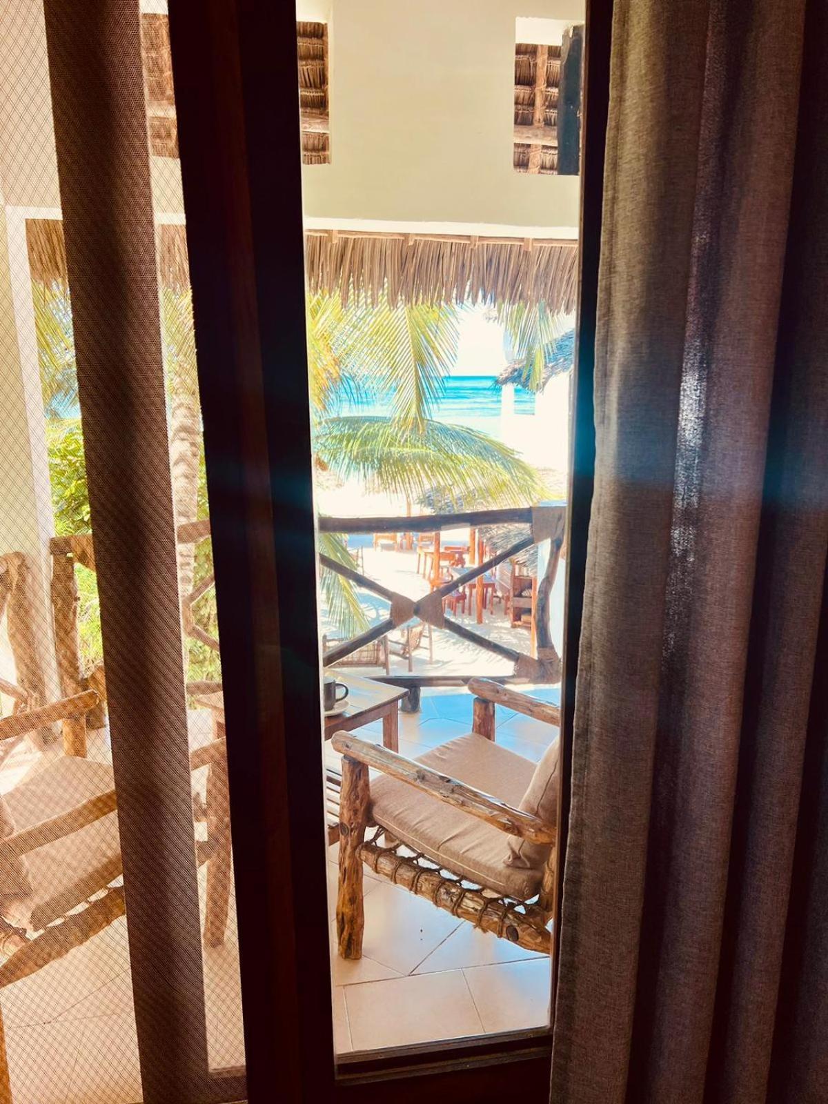Helwas Zanzibar Beach Hotel ブウェワウ エクステリア 写真