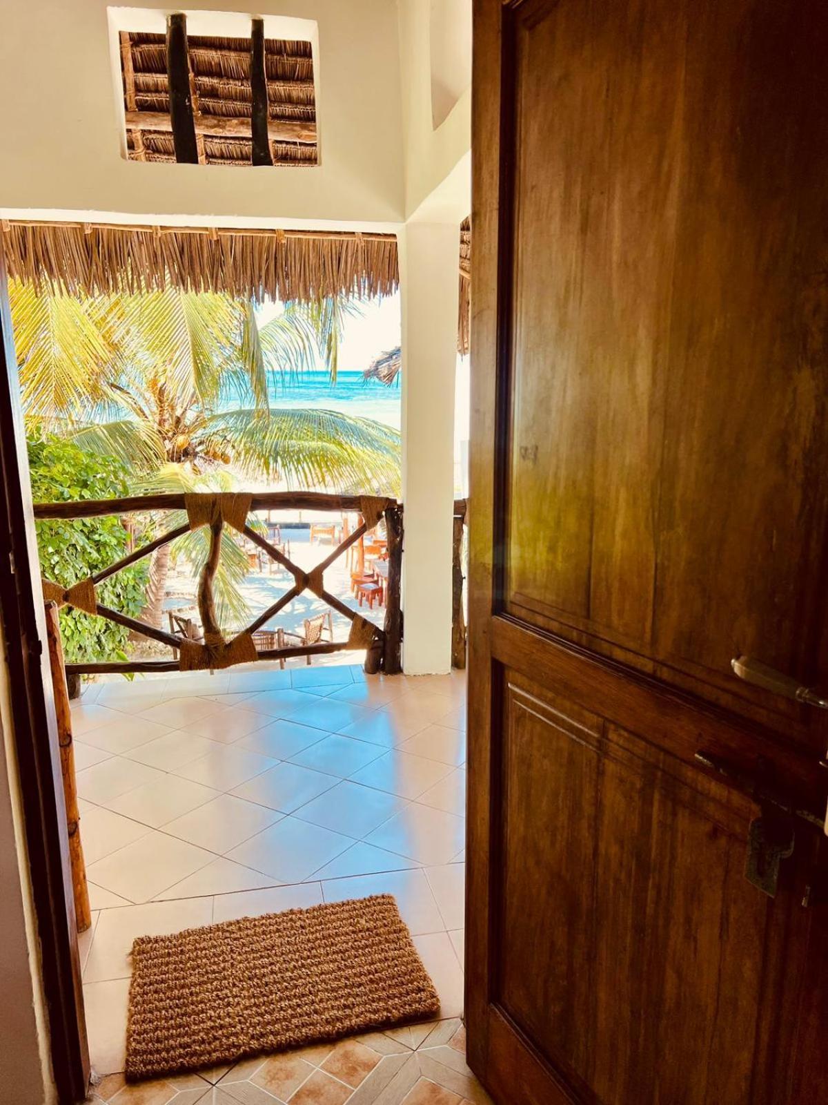 Helwas Zanzibar Beach Hotel ブウェワウ エクステリア 写真