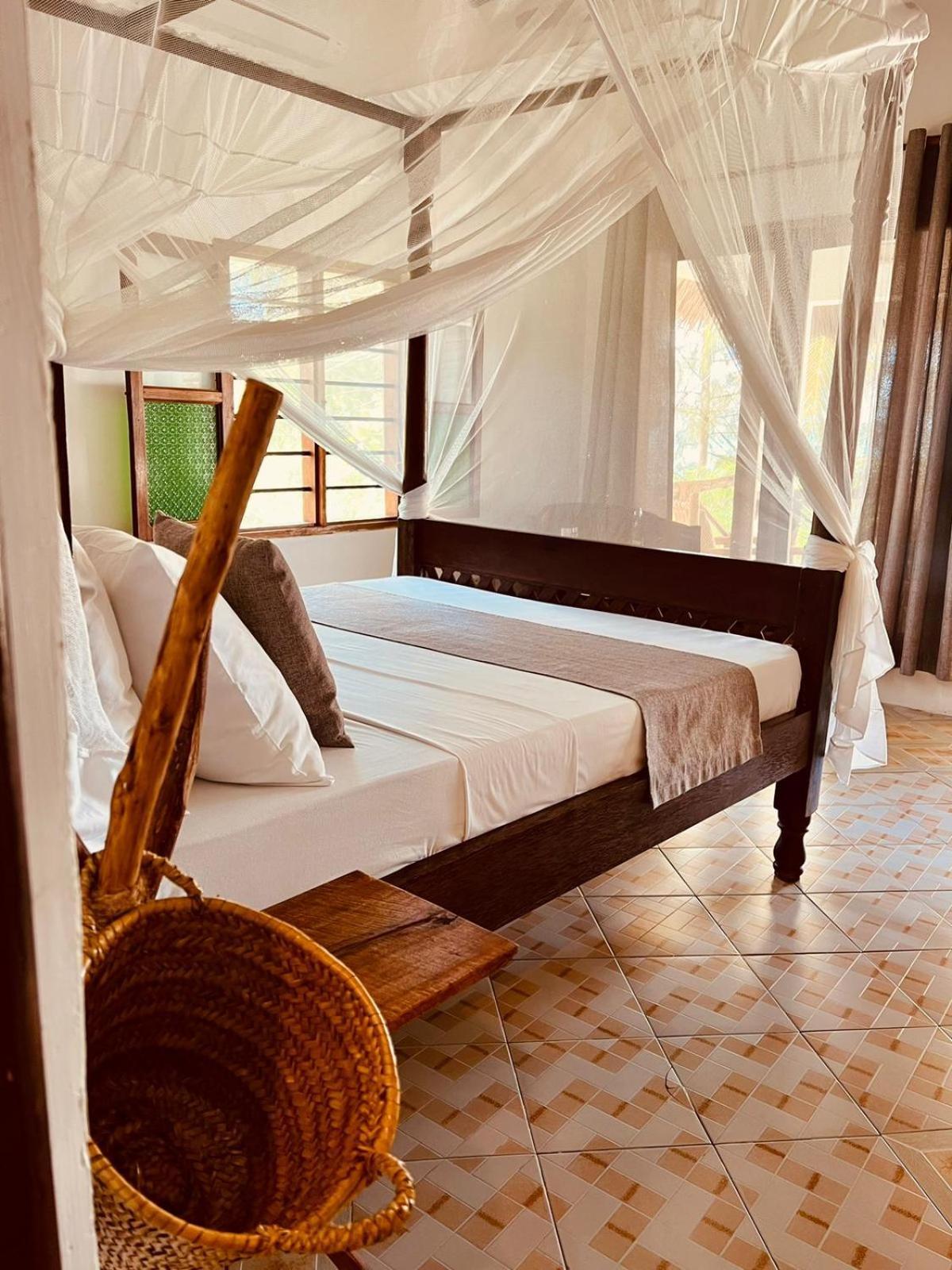 Helwas Zanzibar Beach Hotel ブウェワウ エクステリア 写真